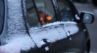 Над 700 снегорина са обработвали пътищата в районите със снеговалеж