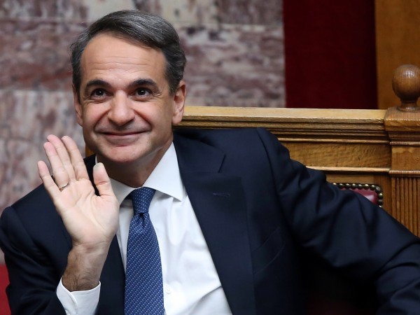 Гръцкото правителство премина успешно през вот на недоверие, съобщи Катимерини.