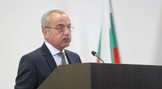 Служебното правителство очевидно започва да нанася много щети на България