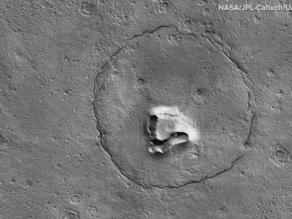 НАСА разпространи една от най-симпатичните снимки от Марс. Кадърът прилича