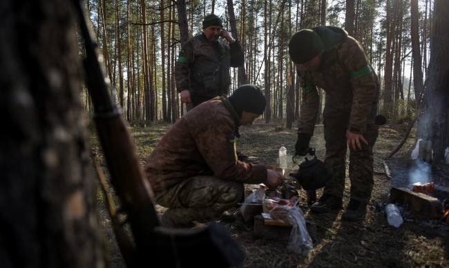 Руснаците се учат бързо, украинските войски в Донбас се страхуват от нова офанзива 