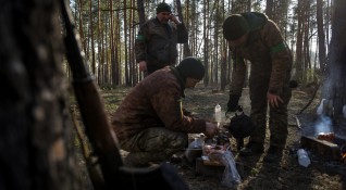 Украинските войски на фронтовата линия в Донбас споделят пред BBC
