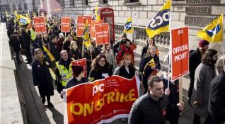 Във Великобритания започна най голямата стачка на учители и държавни служители