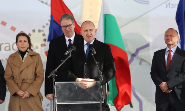 Радев: Газовата връзка България - Сърбия дава нови възможности за диверсификация