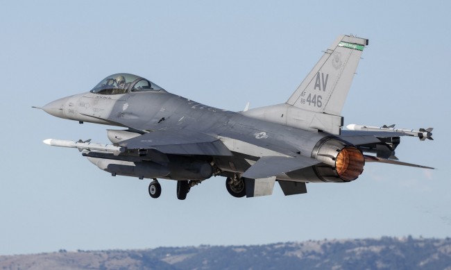Как изтребителите F-16 ще помогнат на Украйна срещу Русия? 
