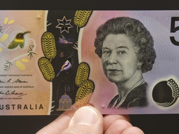 Австралийската централна банка съобщи днес, че върху новата 5-доларова банкнота
