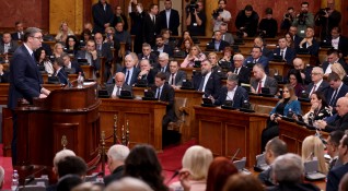 Сблъсъци в сръбския парламент и протести срещу президента Александър Вучич