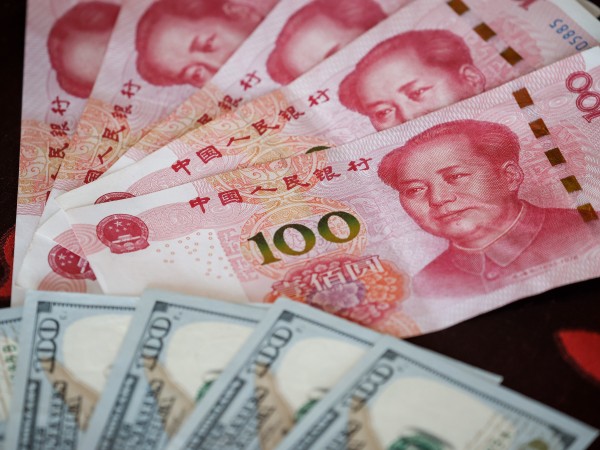 Русия е започнала да разпродава запасите си от китайска валута,