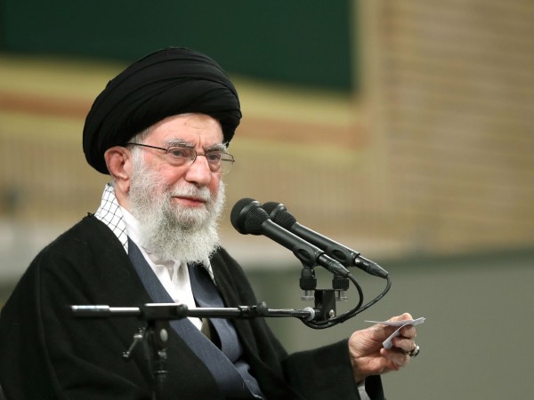 Иранският върховен лидер аятолах Али Хаменей помилва десетки хиляди затворници,