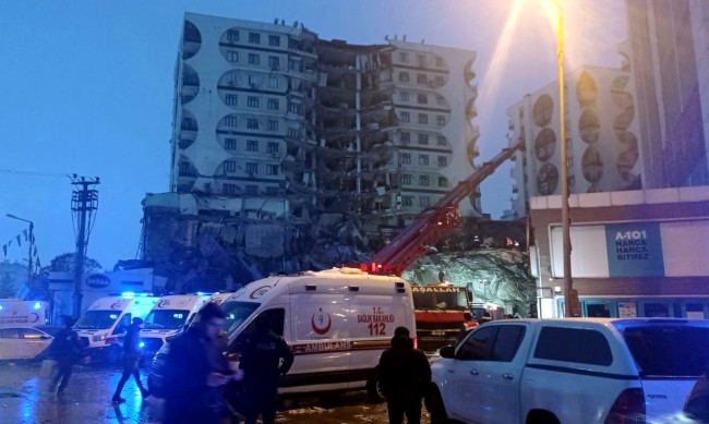 42 вторични труса в Турция, броят на жертвите скочи - 76 души