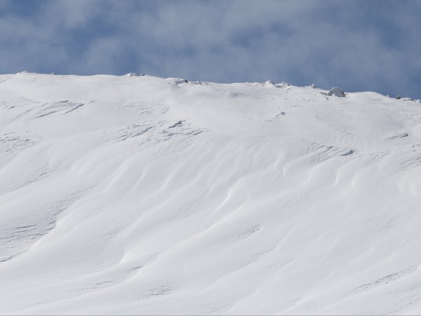 Няколко инцидента на ски писти, загубили се туристи в планините