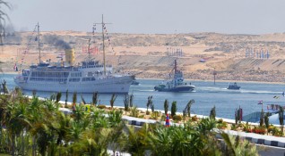 Суецкият канал постигна най високите месечни приходи в своята история съобщи