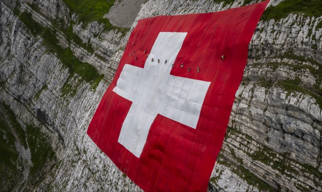 Швейцария с референдум за запазване на плащанията в брой