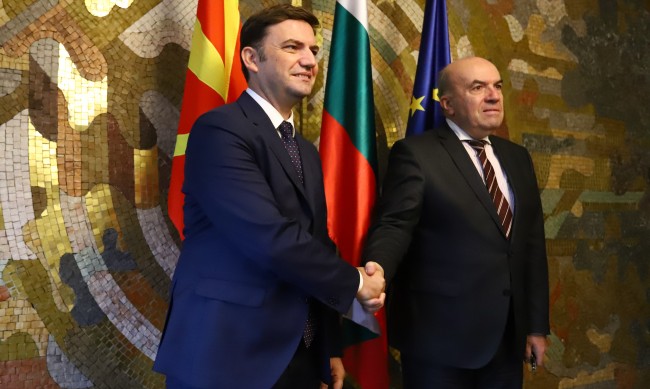 Външният министър на РСМ: Призовавам България да спрем този пинг-понг