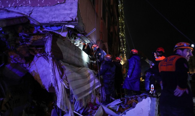 Жертвите на земетресенията в Турция вече са 3381 души