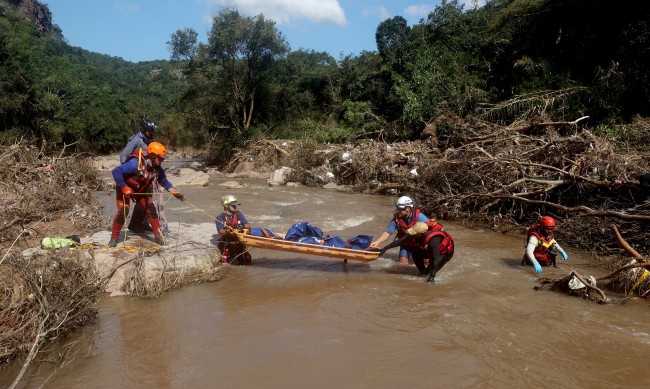 36 души загинаха при кални свлачища в Перу	