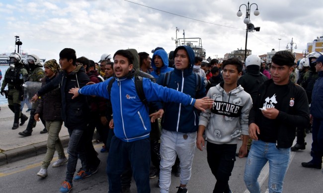 Германска спасителна организация остави 105 мигранти в Неапол 
