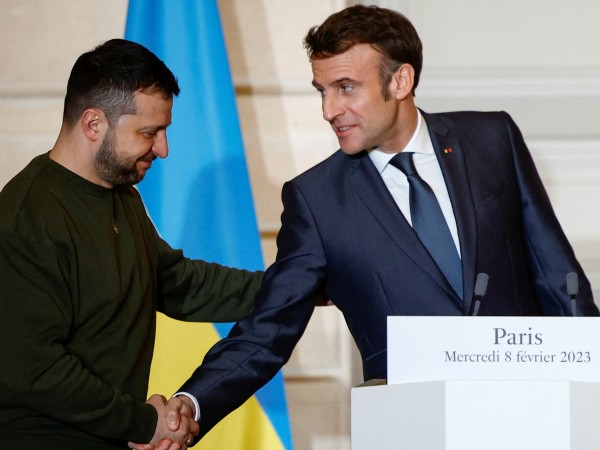 Париж ще продължи усилията си да доставя оръжие на Киев,