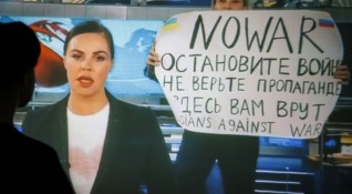 Руската журналистка Марина Овсянникова прочула се с това че осъди