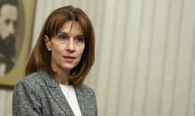 Нейкова: ЦИК винаги намира решение за новостите 