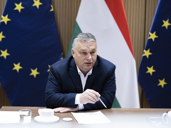 Унгарски министри ще напуснат ръководни постове в университети, съобщи Гардиън.