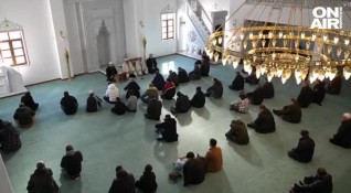 Във всички джамии у нас бе отслужена и специална молитва