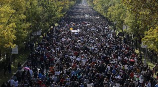 Стотици хиляди испански здравни работници днес протестираха в Мадрид срещу