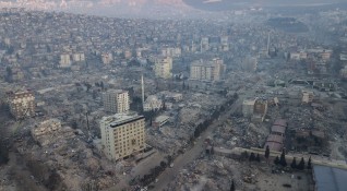Силното земетресение в Турция погуби хиляди животи Но има и