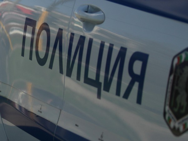 Двама маскирани са обрали бензиностанция в село Златна Панега, община