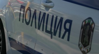 Двама маскирани са обрали бензиностанция в село Златна Панега, община