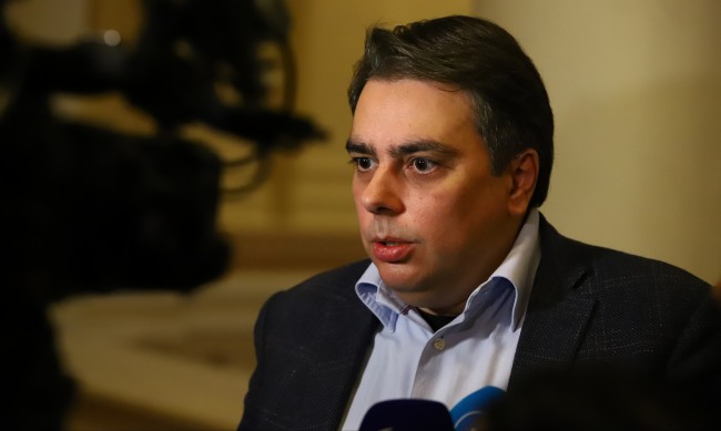 Синдикат "Образование" скочи на Асен Василев, иска му оставката