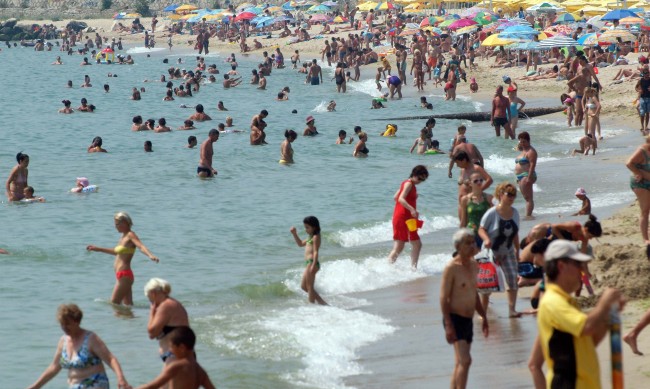По-малко неохраняеми плажове това лято, нови правила за спасителите