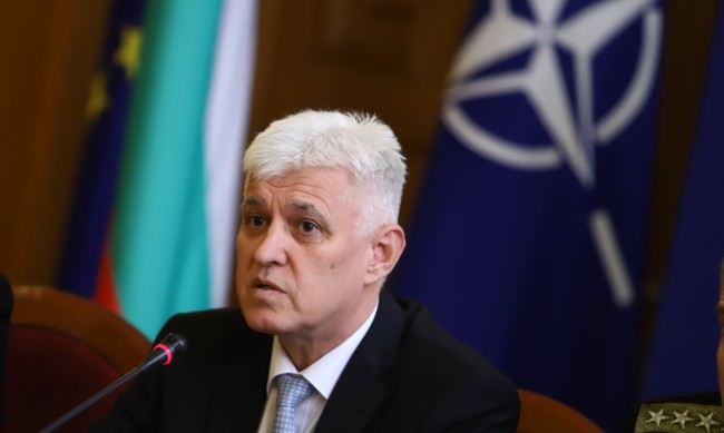 Военният министър: Манипулация е твърдението, че ще изпращаме войски в Украйна