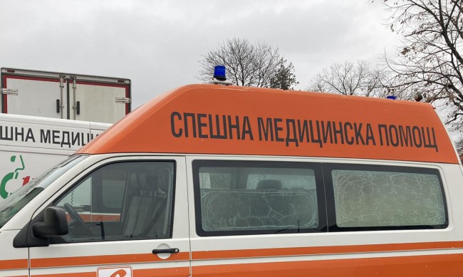 Блъсната от автобус жена в Пловдив е с опасност за живота