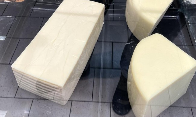 Държавната "Ел Би" намали още цените на кашкавала и сиренето