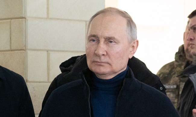 Украинските власти: Путин посети окупирания Мариупол като крадец