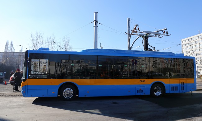 Нови нископодови електробуси пускат по линия №73