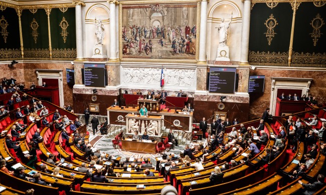 Два вота на недоверие във Франция