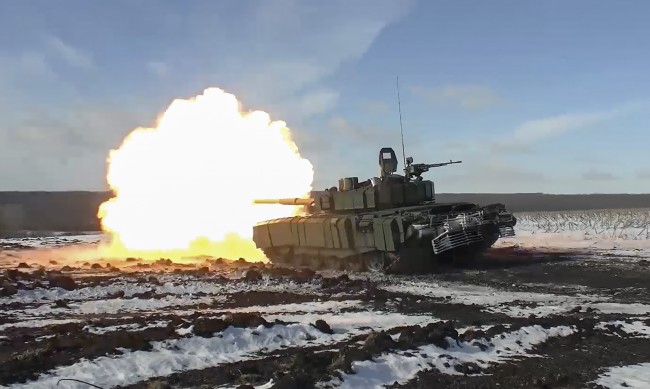 Лондон изпраща на Украйна снаряди с уран за поразяване на танкове