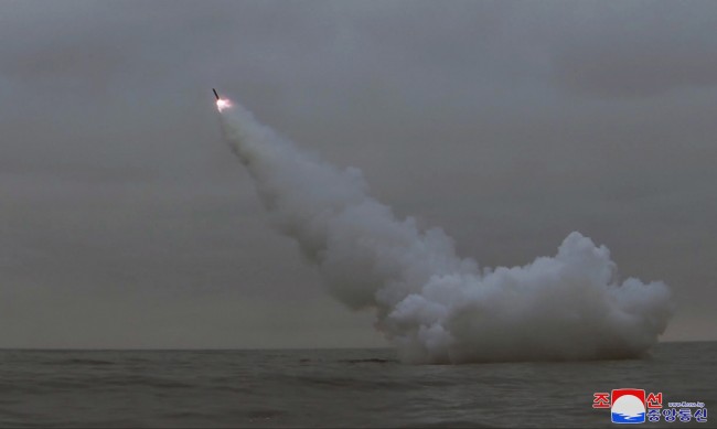 КНДР тества множество крилати ракети