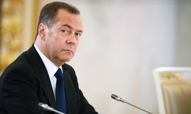 Медведев: Западът ще се опита да раздели Русия на по-малки държави