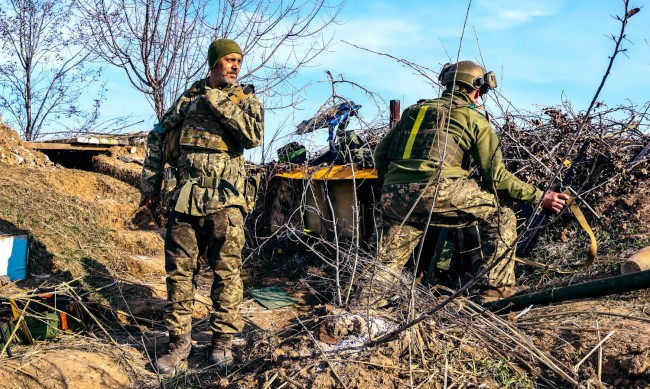 Украйна изтласкала руските сили от "пътя на живота" в Бахмут