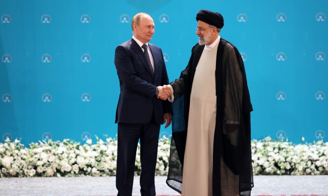 Снабдява ли Москва с модерни кибероръжия Иран?