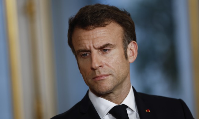 Всички във Франция очакват решението за реформата на Макрон