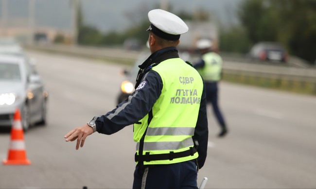 Полицията изкарва всички камери за следене трафика на пътя