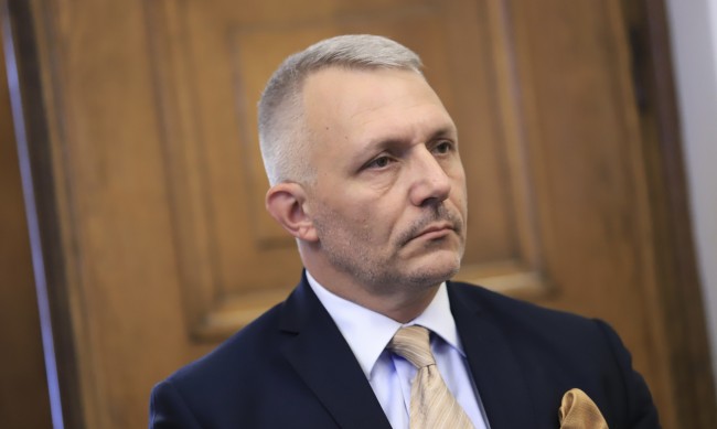 Хаджигенов: Борисов опитва да оцелее правно
