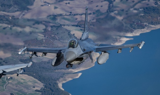 Зеленски: Доставката на изтребители F-16 е сигнал, че Русия ще загуби