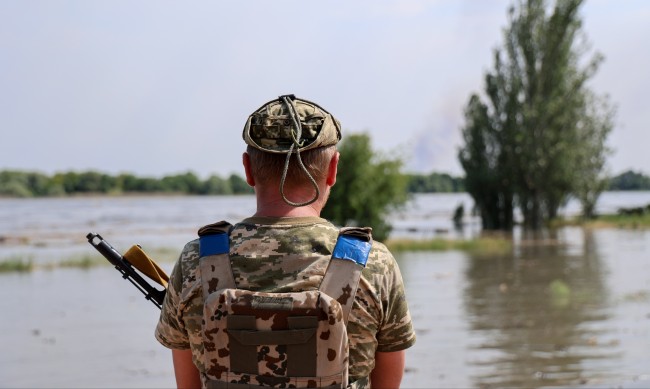Над 40 000 застрашени след взривената язовирна стена в Украйна