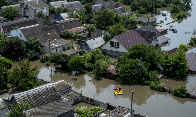 Над 600 кв.км наводнени след разрушаването на Каховската ВЕЦ