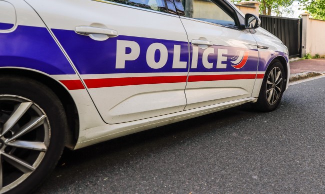 Мъж нападна с нож малки деца във Франция
